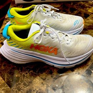 HOKA V696